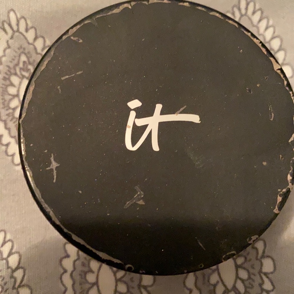 It bye bye pores powder !I tried it once and I’m not too good with real powder .